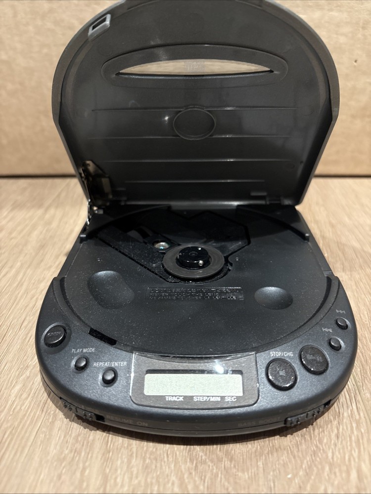 Sony Discman D-111 Discman CD Compact Disc Player 1992 CIB & Tested
