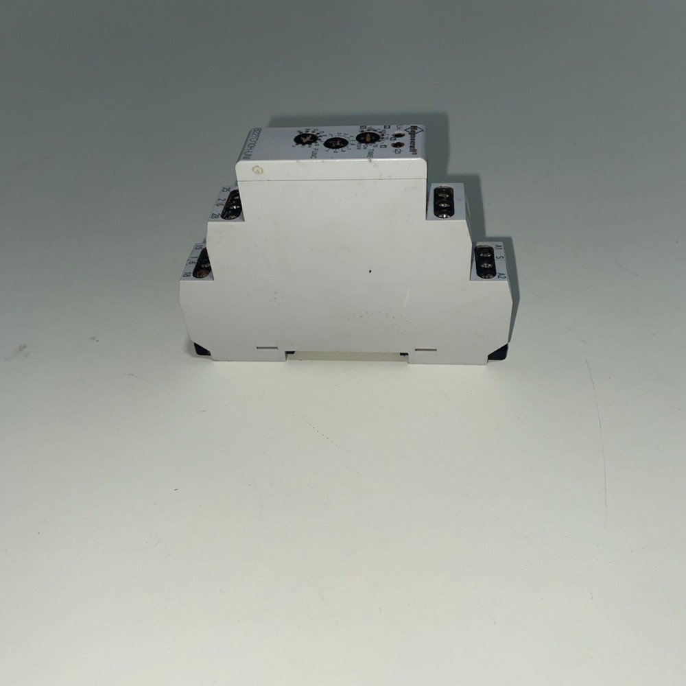 Schneider 822TD10H-UNI AC/DC 12-240V Time Delay Relay