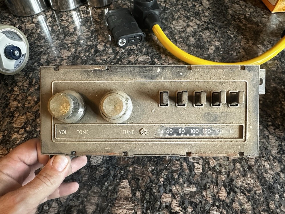 Vintage Chrysler Mark Pushbutton Radio 07902