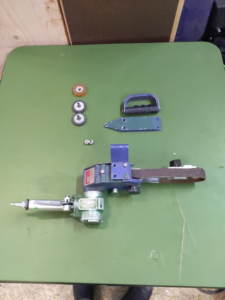 Dynabrade 11486 Dynabelter  Belt Sander & Accessories  *TESTED/WORKING*
