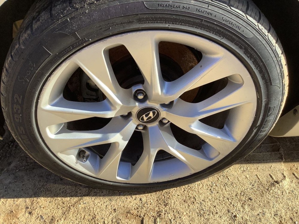 GENESIS 2013 Glove Box 4907864