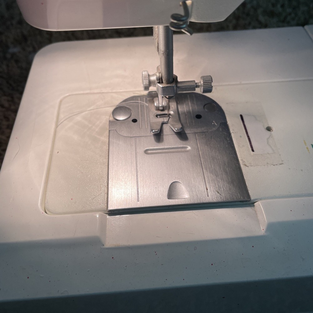 Singer Sewing Machine model 2517C with pedal 130V Tested does work!