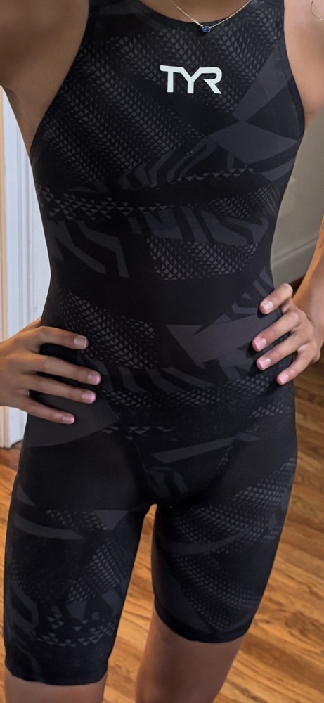TYR Avictor Tech Suit Swim Size 23 Closed back