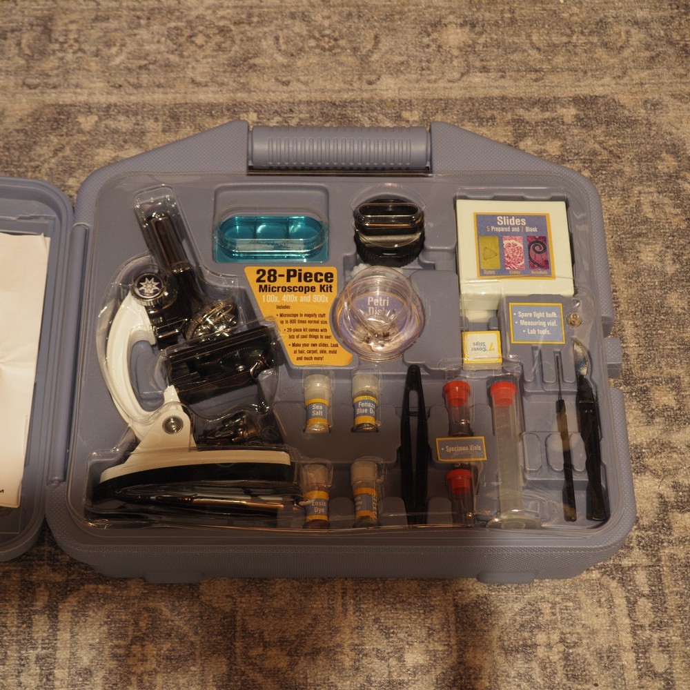 Meade Instruments 28 Piece Microscope Kit 100x 900x little white thing missing