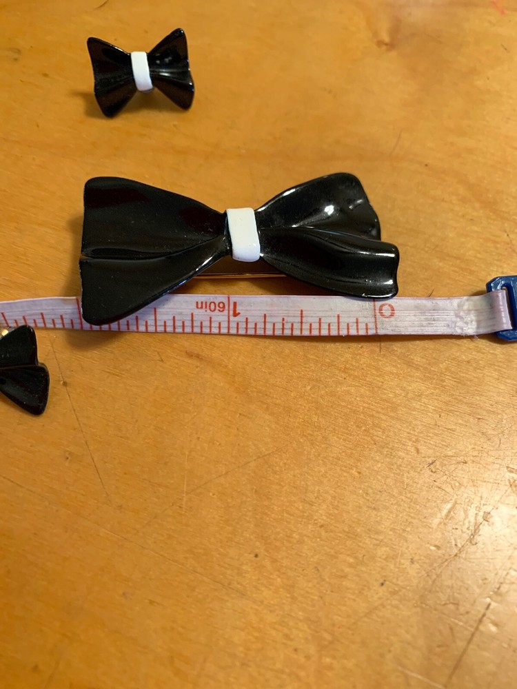 black enamel bow & post earrings W1