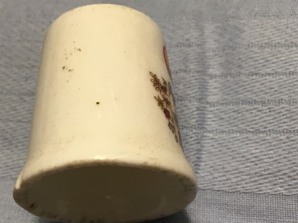 Thimble - Little Girl - Big Hat - e