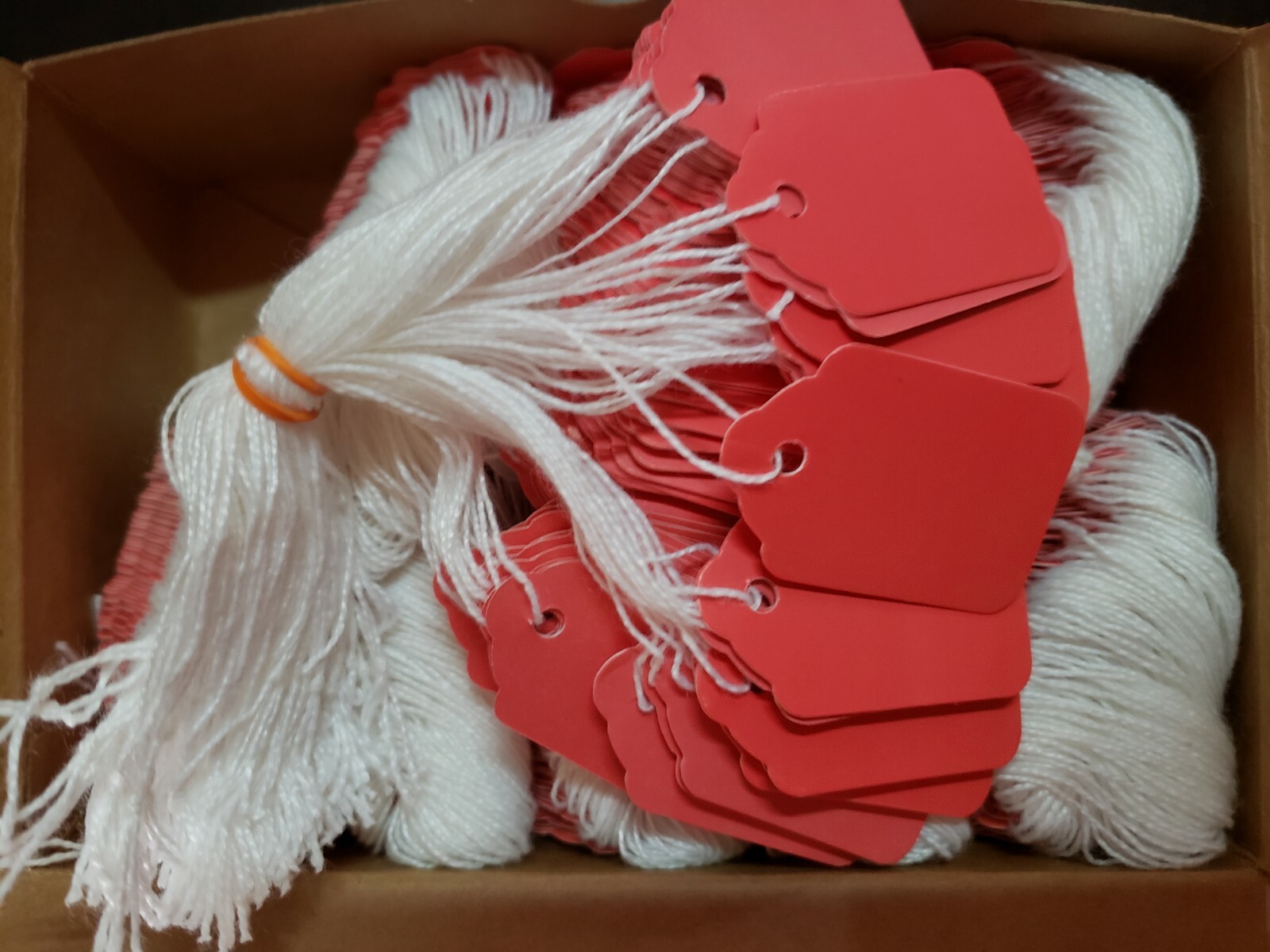 1000 Red Price Tags String Merchandise Garment Hang Coupon Strung Label Retail