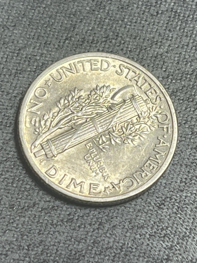 UNCIRCULATED 1943 MERCURY SILVER DIME (#276)