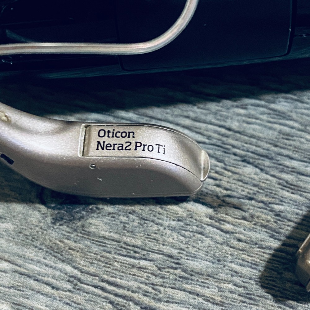 Oticon Nera 2 Pro Ti Hearing Aids Pair Preowned Untested As-Is with Case