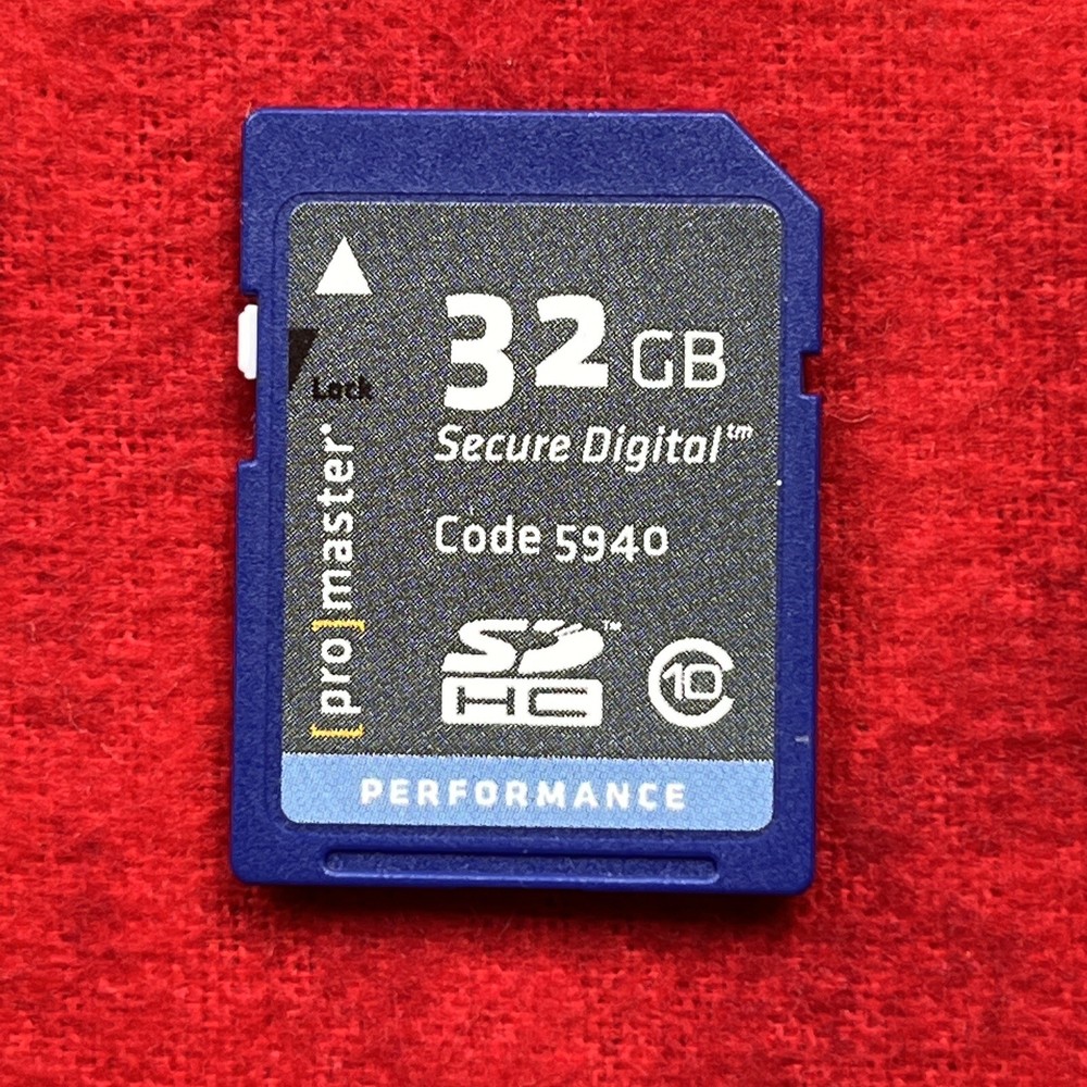 PERFORMANCE 32GB SDHC MEMORY CARD (k8)
