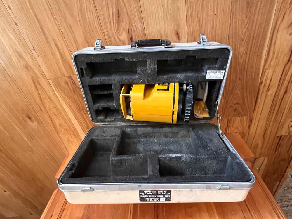 Laser Alignment Laser Beacon LB1 model 3929 With Case UNTESTED