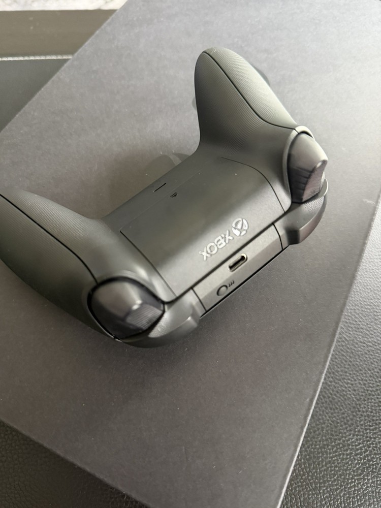 Meta Quest 3S Xbox Edition VR Headset 128GB with Xbox Controller