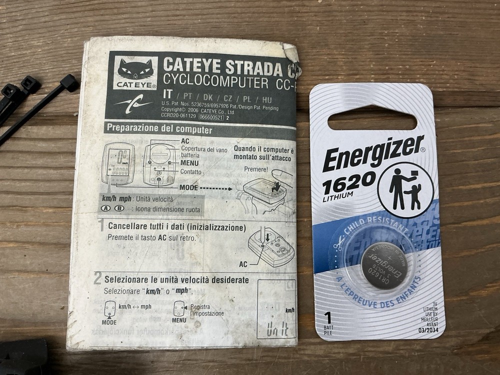 CatEye Strada Cadence CC-RD200 Wired Cycling Computer Cat Eye