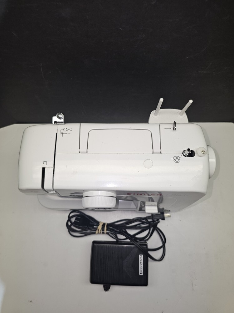 SINGER START Model #1304 Lightweight Sewing Machine with Foot Peddle - Tested