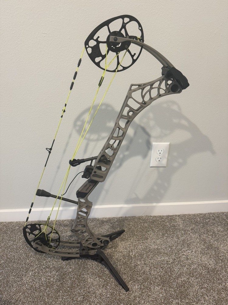 MATHEWS V3X 29 ATA RH 27.5" 60lbs - Custom Strings