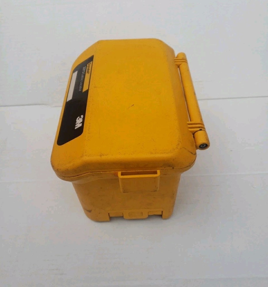 3M Dynatel 2273 Cable Locator Transmitter Unit Compartment Damage