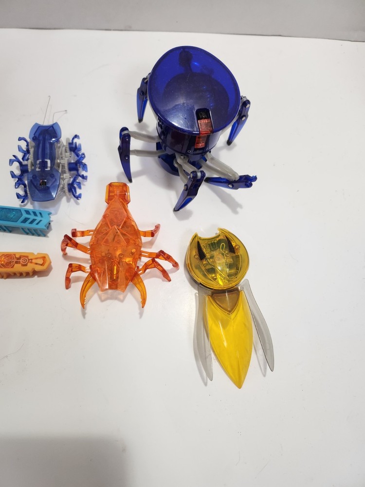 Hexbug Battlebots with 6 bots, 3 remotes - Untested Small Lot