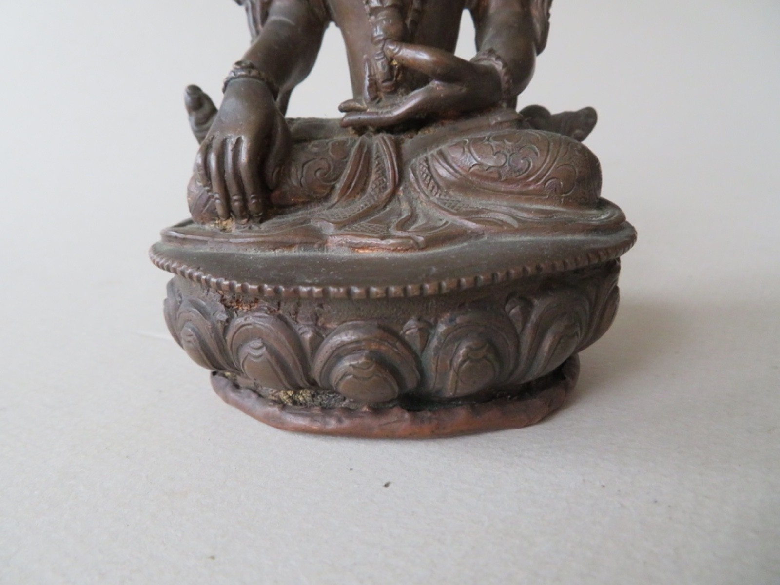 FINE OLD CHINESE OR TIBETAN BRONZE AMITAYUS BUDDHA SEATED ON A LOTUS THRONE
