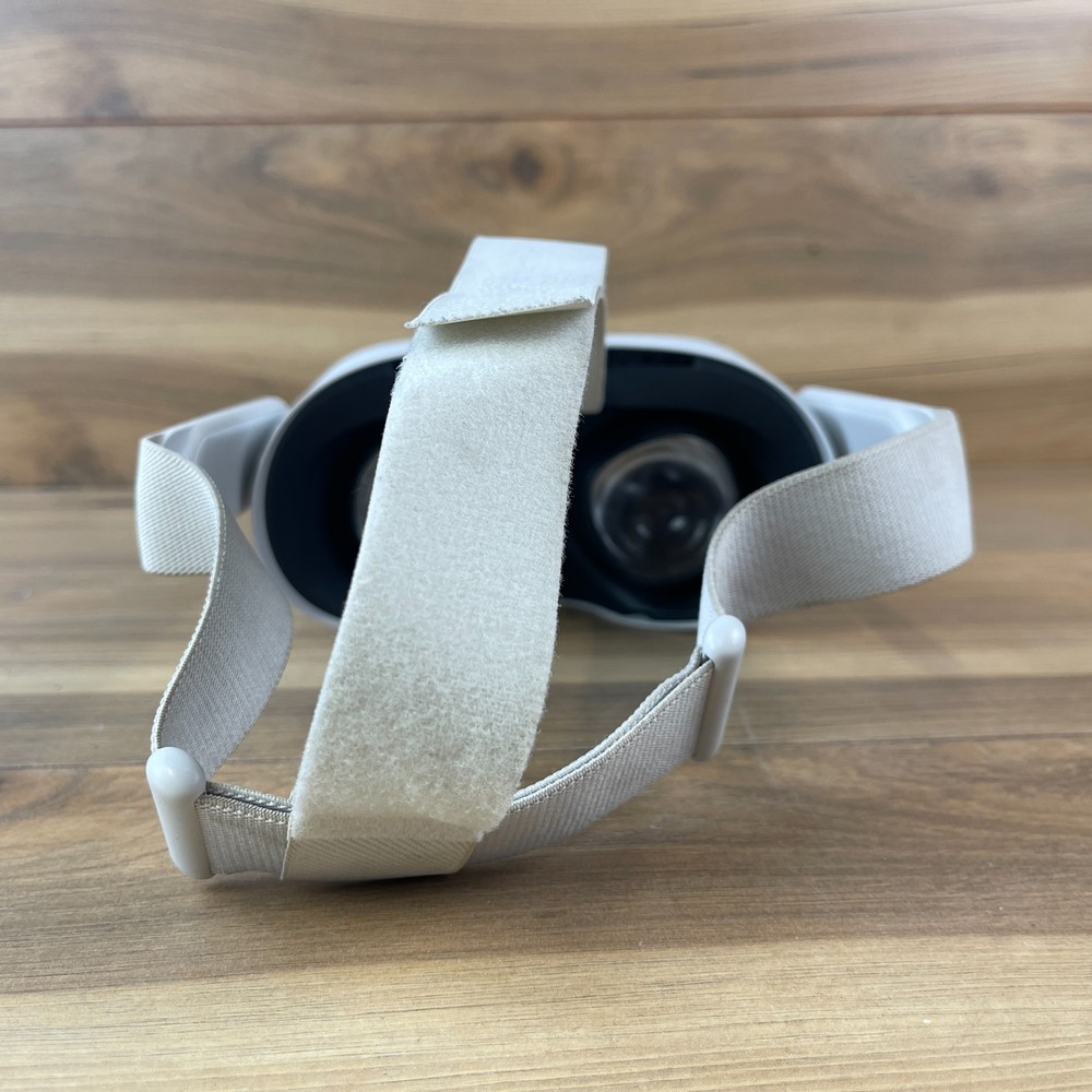 Meta Oculus Quest Standalone VR Headset Only White Bluetooth Adjustable Headband