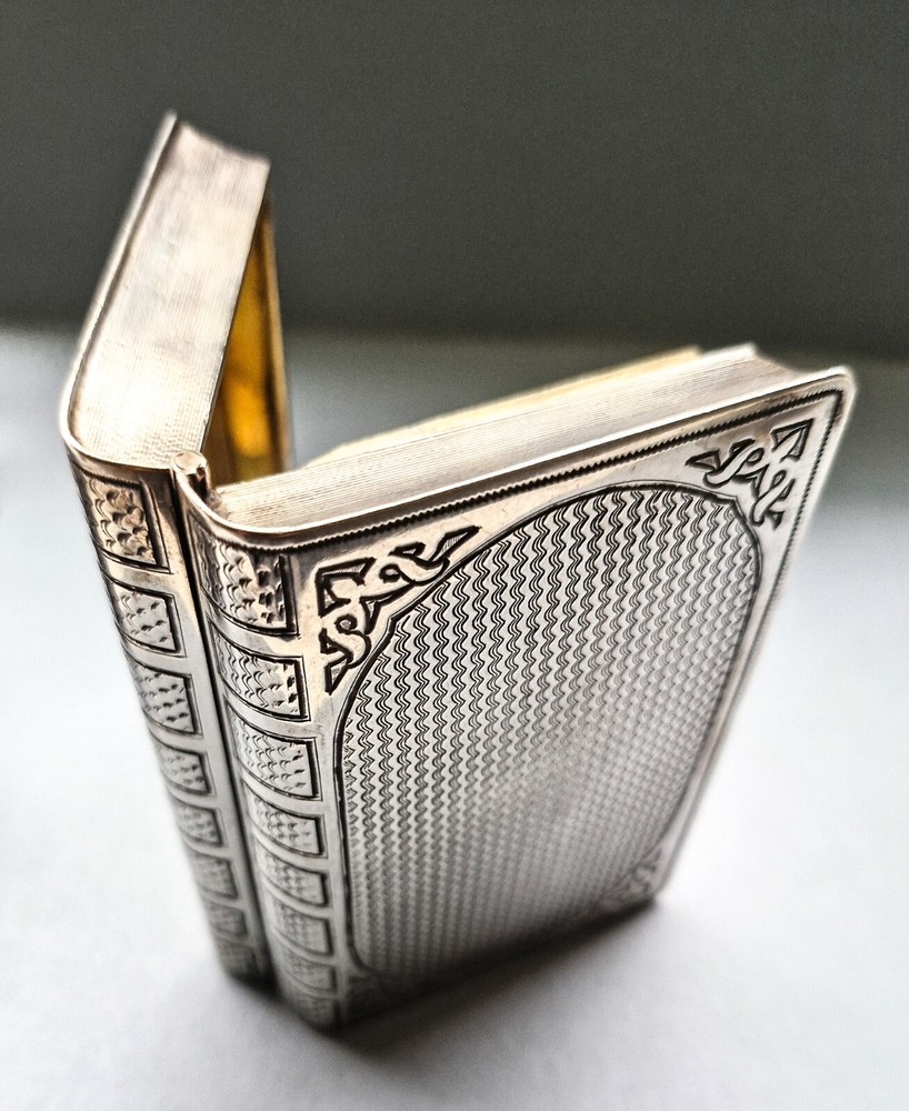 Exceptional antique Russian solid silver cigarette box, Moscow 1882