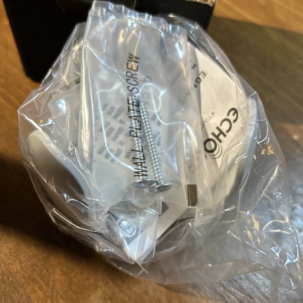 Echogear Mount-White for the Amazon Echo Dot (4th Gen)