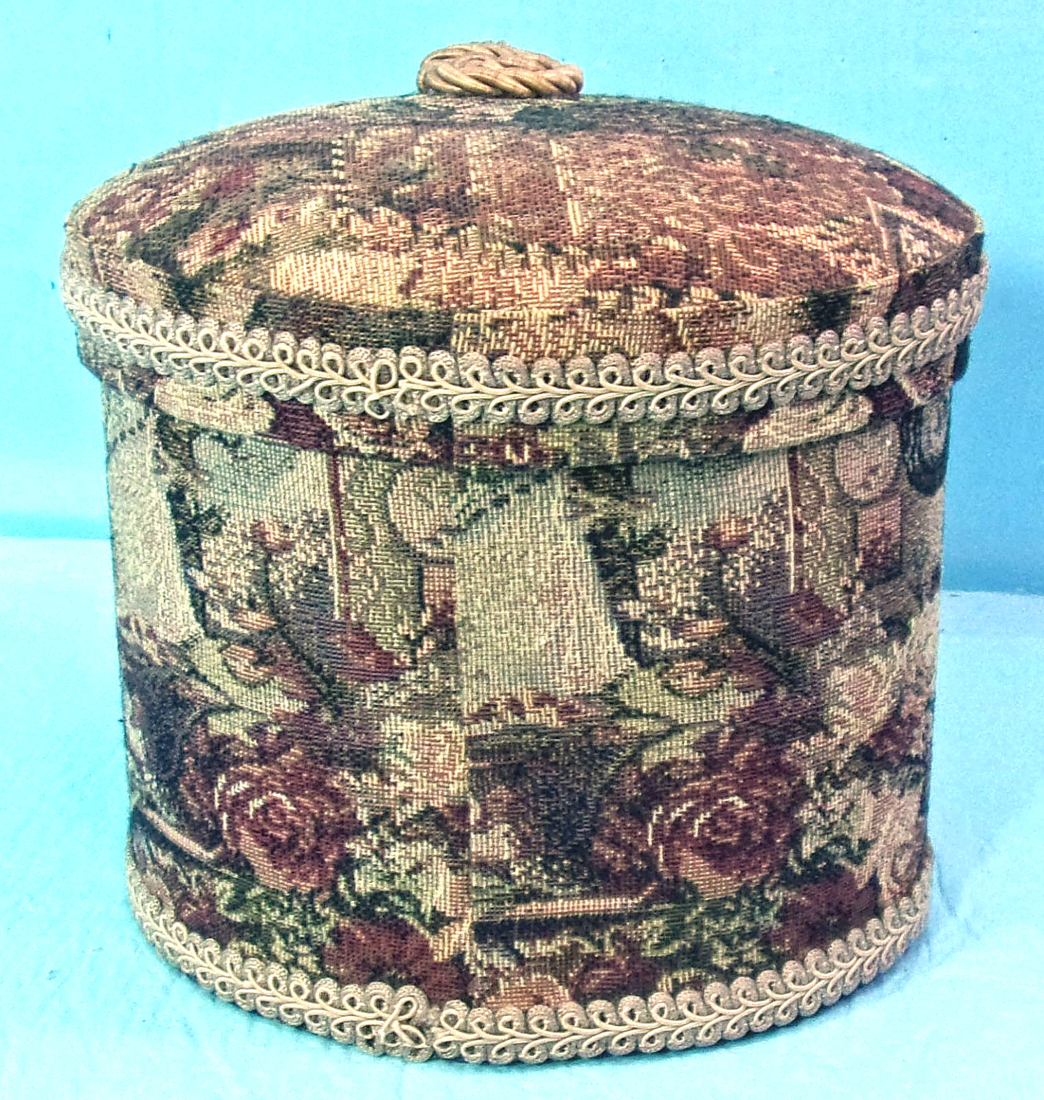 TAPESTRY CLOTH FABRIC COVERED OVAL STORAGE BOX w/PADDED LID & TASSEL