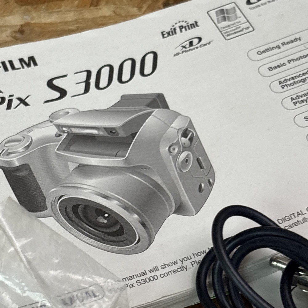 Fujifilm Finepix S3000 Digital Camera & Box - Working