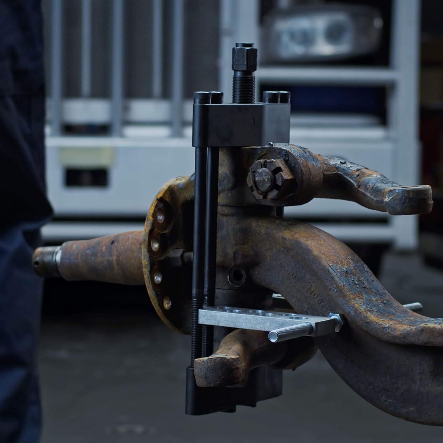 90150 King Pin Press Sturdy Repair Tool for Class 3-8 Medium & Heavy Duty Trucks