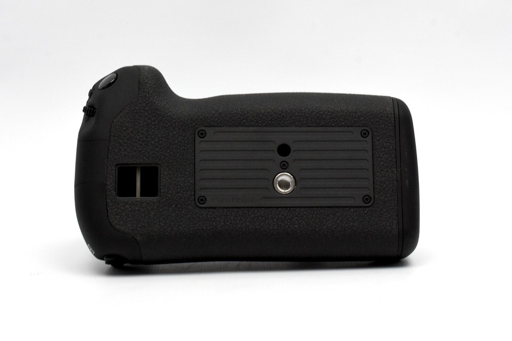 Canon BG-E21 Battery Grip - MINT