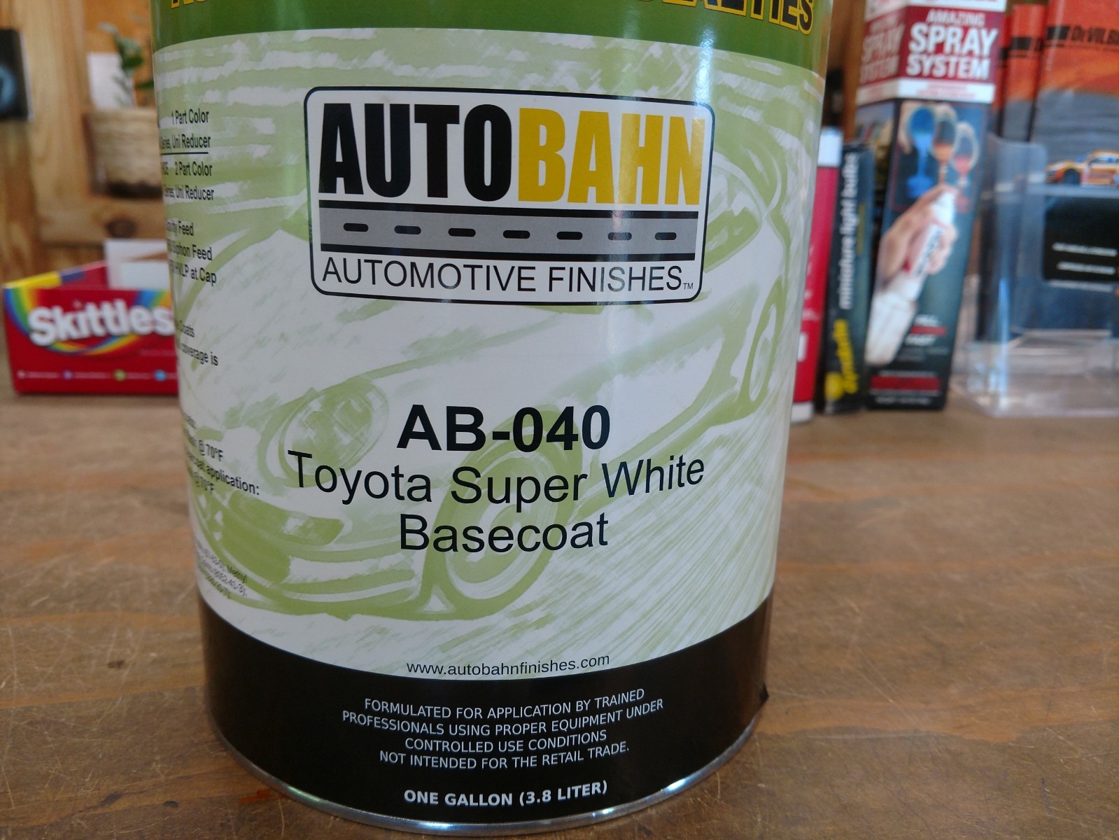 Toyota code 040 Super White Gallon Base coat