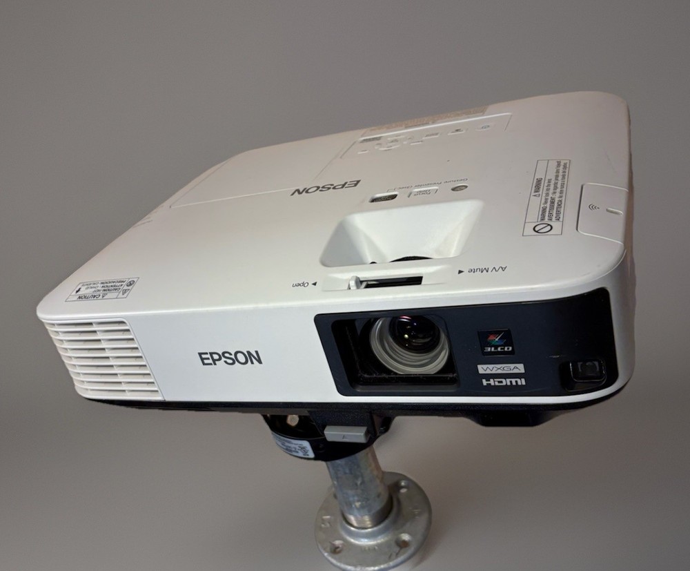 Epson PowerLite 2165w Projector With Peerless Universal Mount