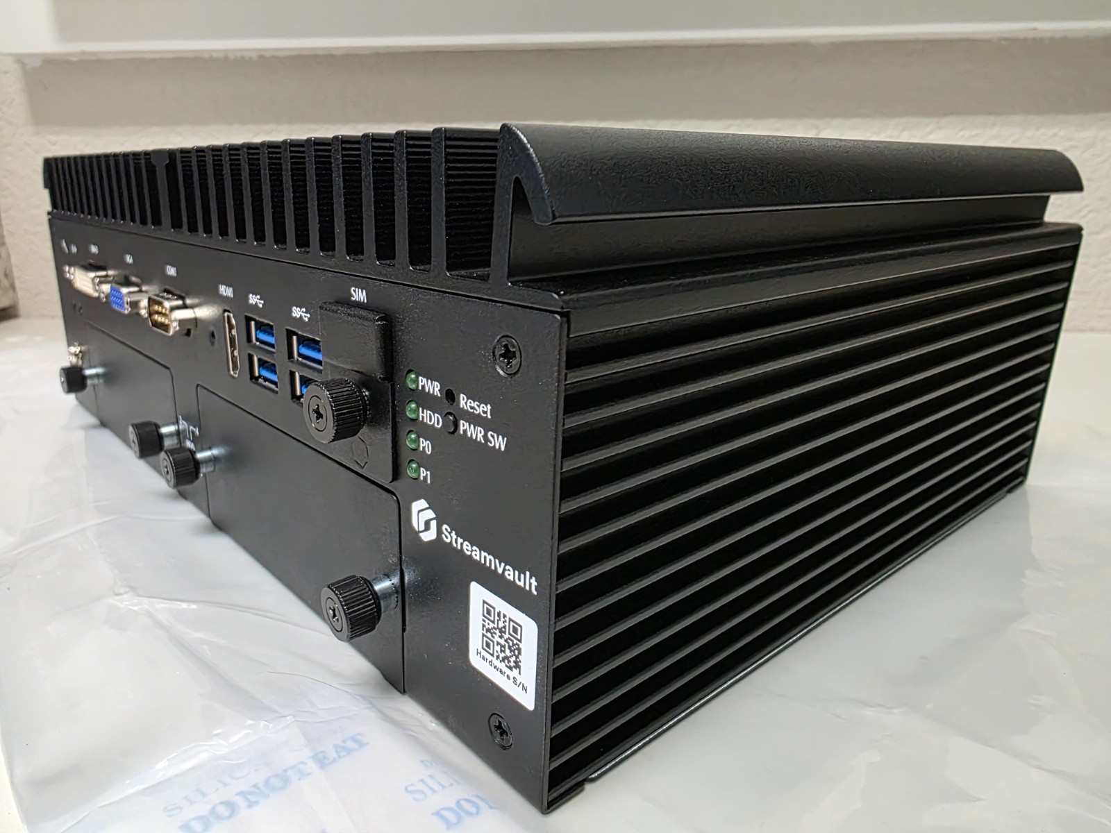STREAMVAULT Axiomtek UST500-517-FL Embedded Computer 16 PoE Gigabit 16gb Ram i7