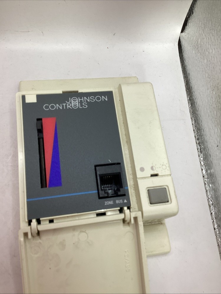 Used Johnson Controls Wall-Mount Temperature Sensor ​Controller TE-67NP-1N00