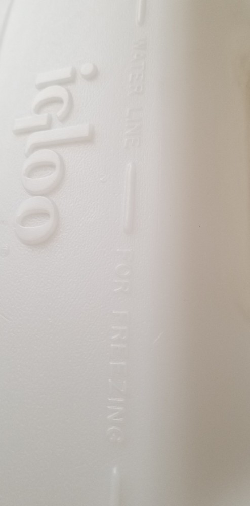 Vtg Igloo Large Refillable Water/Freeze Ice Container Insert. [E2 31]