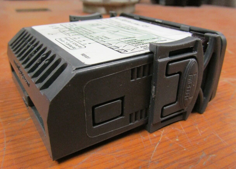 😎 FULL GAUGE MT-531RIL PLUS/01 TEMPERATURE & HUMIDITY CONTROLLER 12/24 VAC/DC