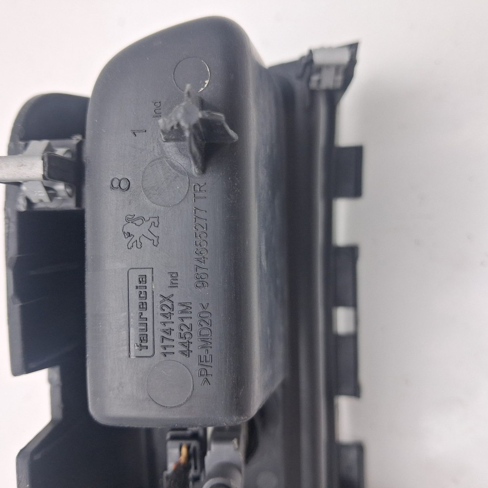 2014-2019 Peugeot 208 Center Console Usb Socket 9674655277