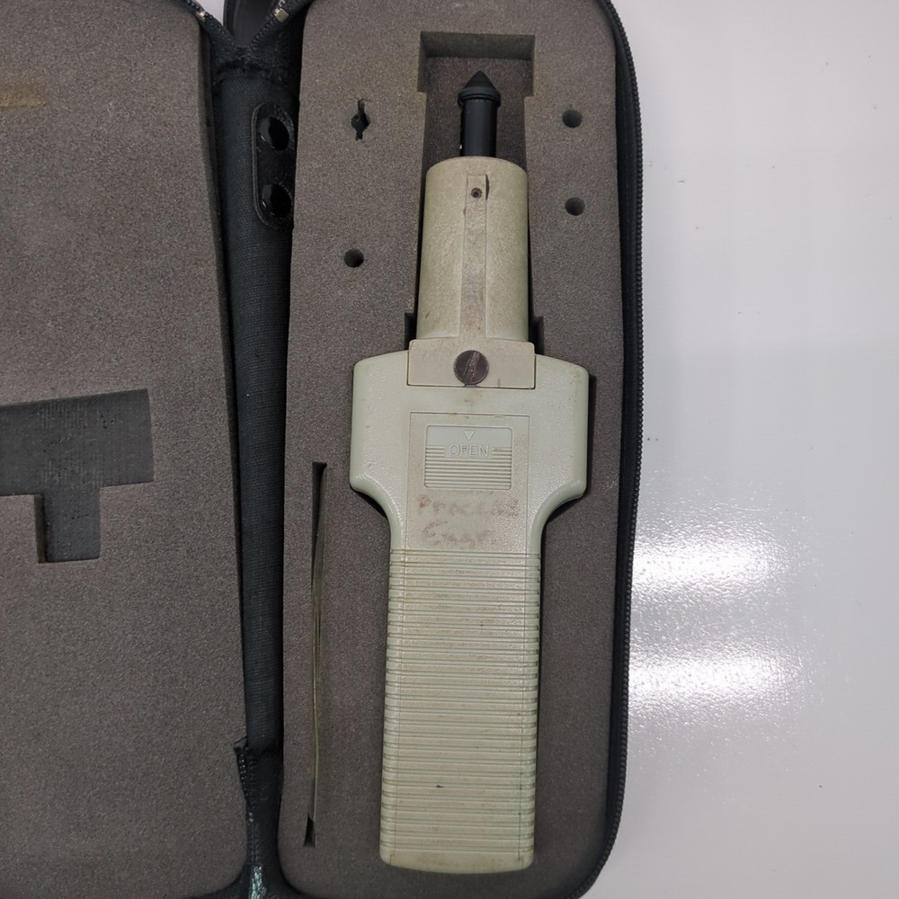 VEEDER-ROOT VR 6611/6612 Hand Tachometer with Case