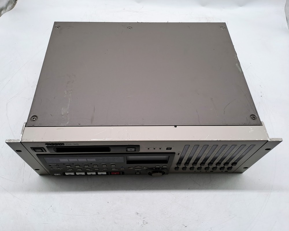 TASCAM DA-98 DIGITAL AUDIO MULTITRACK RECORDER
