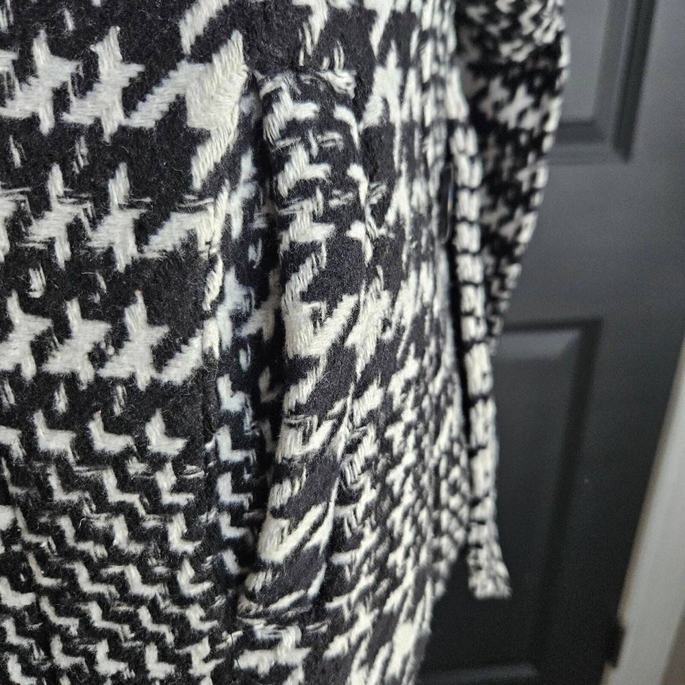 Me Jane Herringbone Pattern Lined Coat Button Front With Belt & Pockets Sz Small