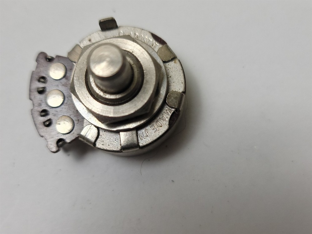 Clarostat / Honeywell 667E-252 140721 Potentiometer