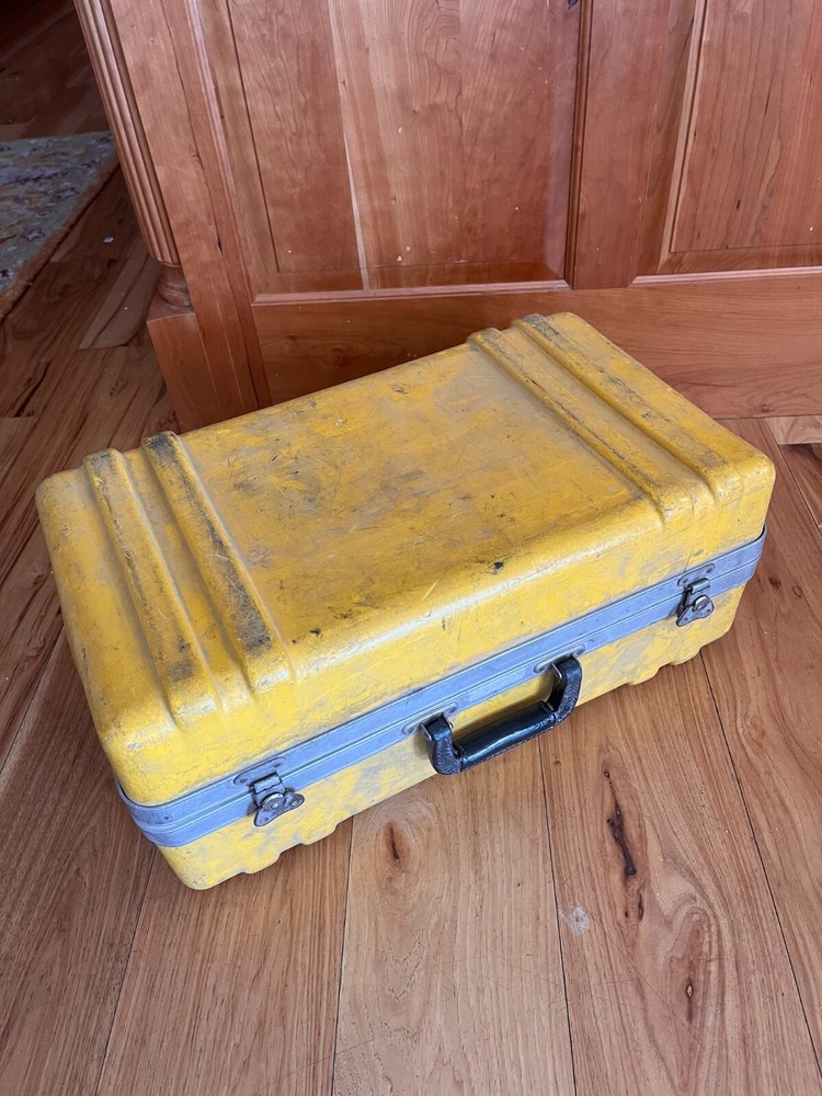 Laser Alignment Laser Beacon model 3900 With Case UNTESTED