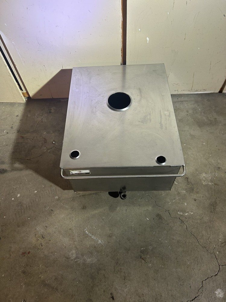 Giles Fryer Filtration Unit 24”x19”