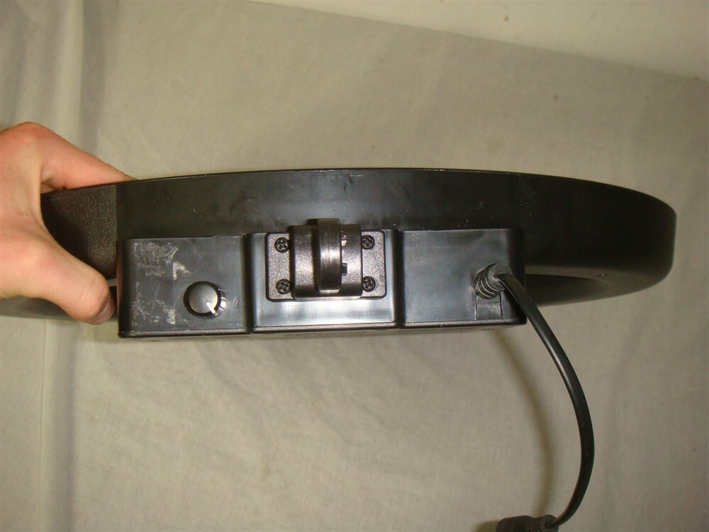 NEEWER RL-18 LED PHOTOGRAPHY RING LIGHT - READ!