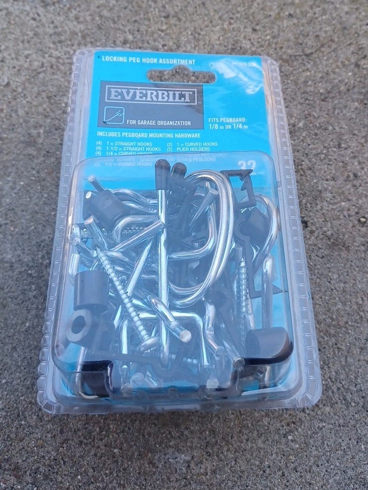 Everbilt Locking Peg Hook Assortment 1/8 & 1/4 Pegboard 32 Pcs Mounting Hardware