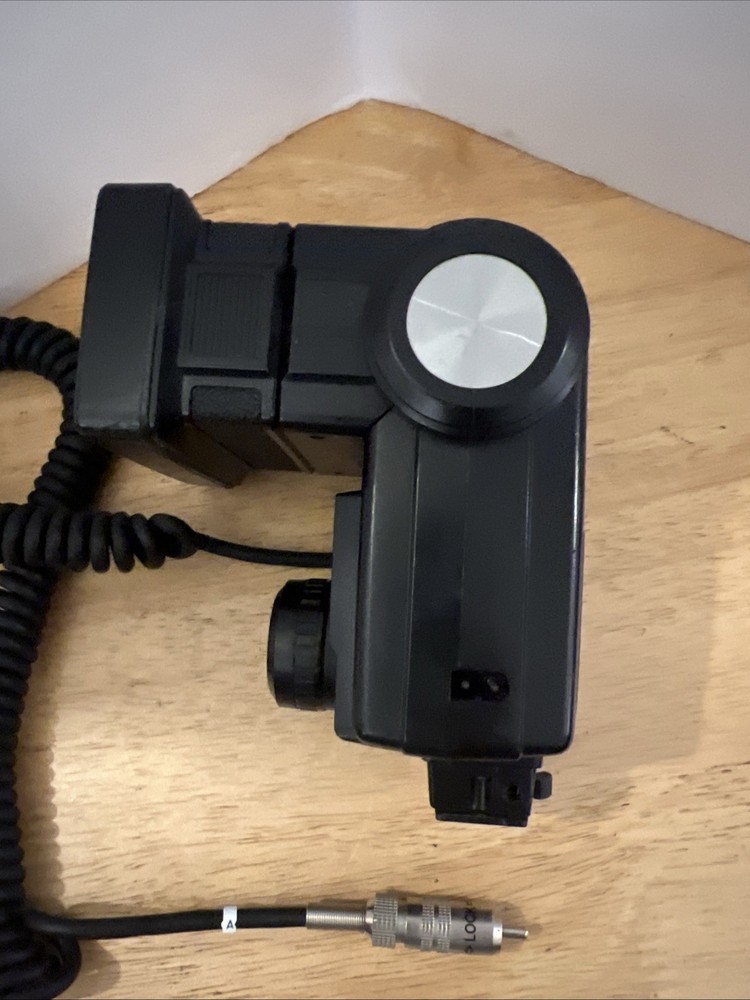 Vintage Vivitar Zoom Thyristor 285 Flash - Powers On - Untested