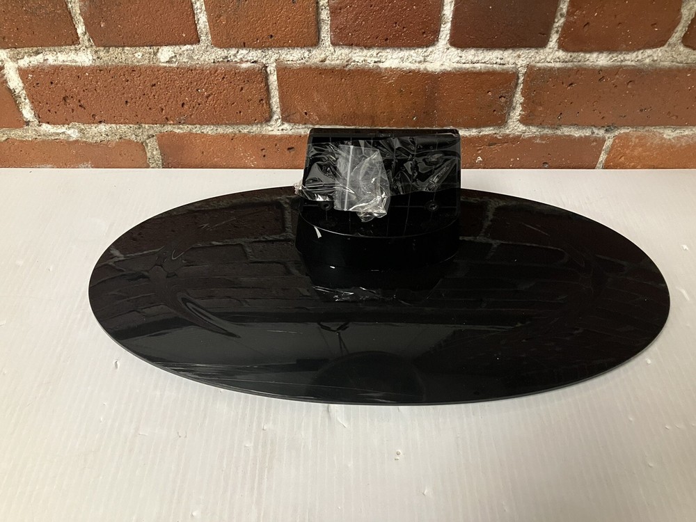 VIZIO XVT3D424 Stand w/Screws