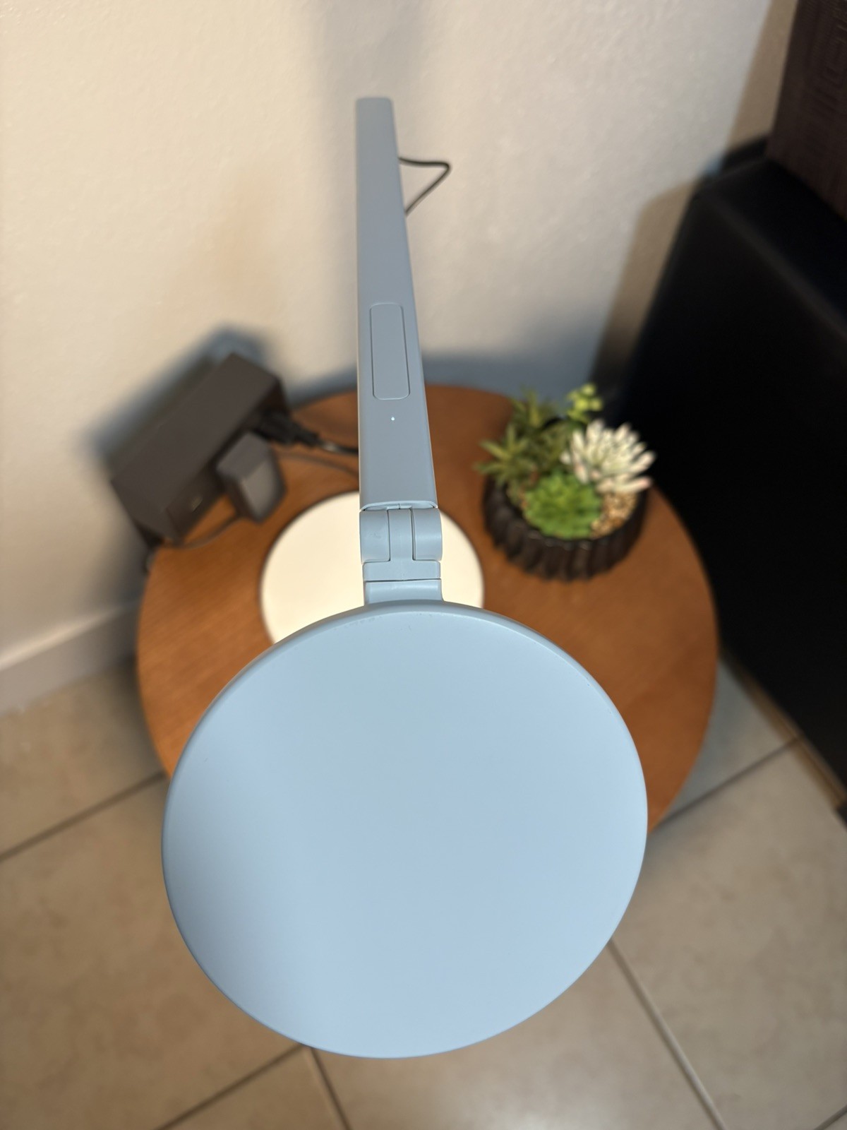 humanscale nova.LED task loght.Arctic white.Desktop tech base dual USB port. New