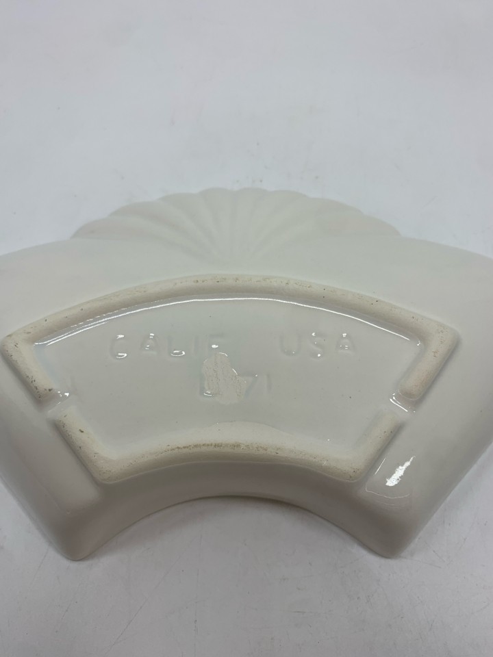 WHITE SCALLOPED SERVING DISH/TRINKET.