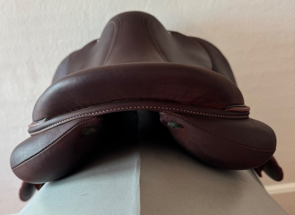 18" Devoucoux Biarritz O Saddle - 2023 - 2A - Full Buffalo - MINT!