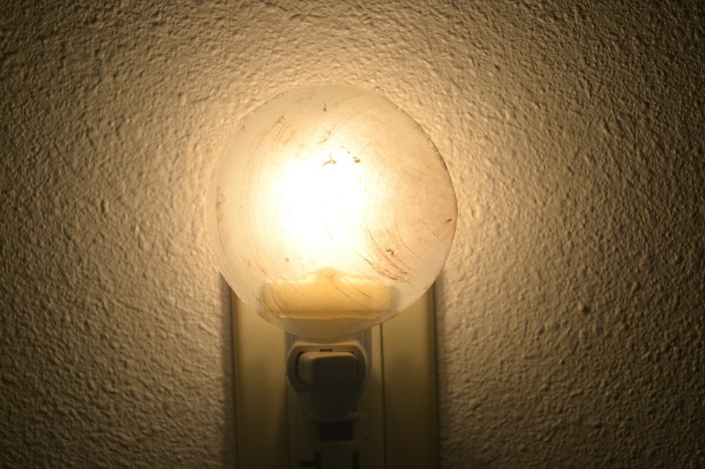 WHITE CAPIZ SEA SHELL NIGHTLIGHT